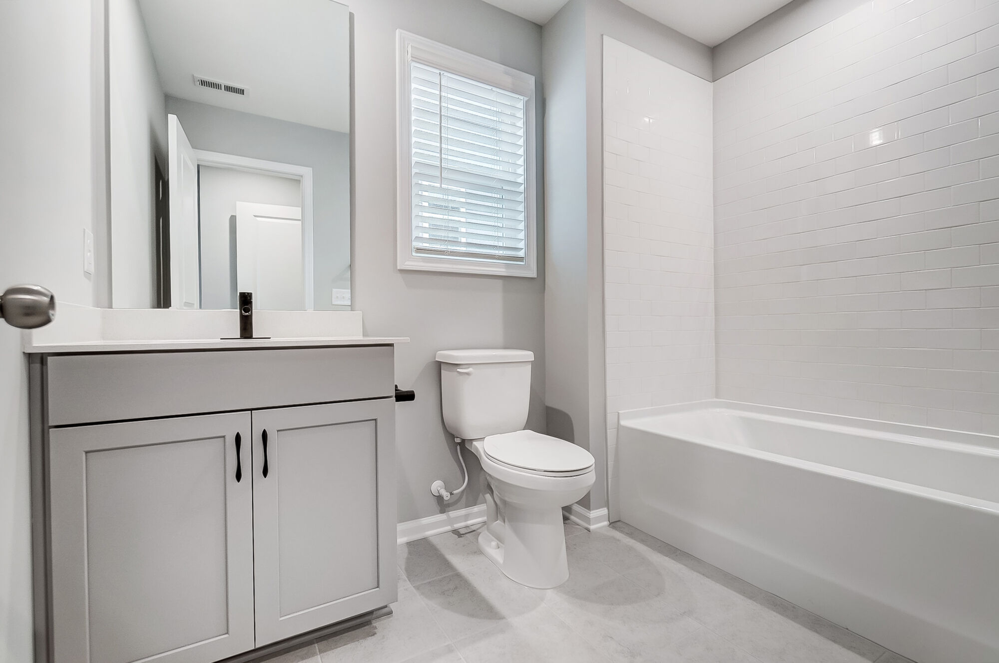 Upstairs full bath
