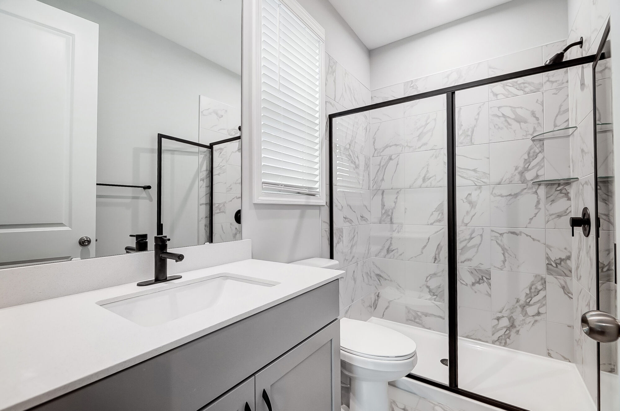 Downstairs guest full bath