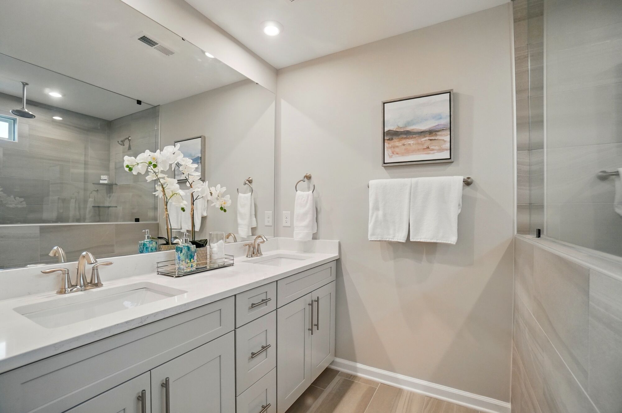 Owner's private full bath