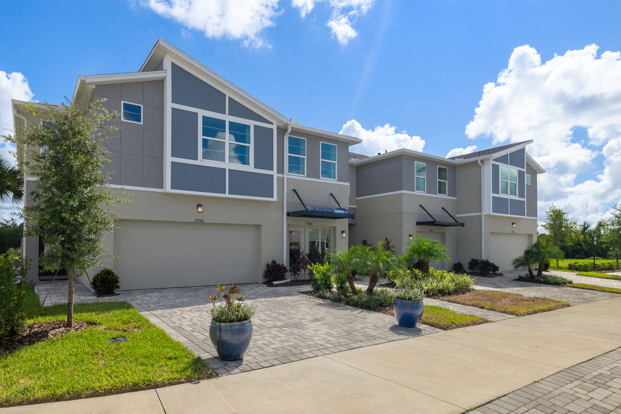 townhome, 3 bedroom, 2 baths, powder room, loft, breakfast bar, island, covered screened lanai