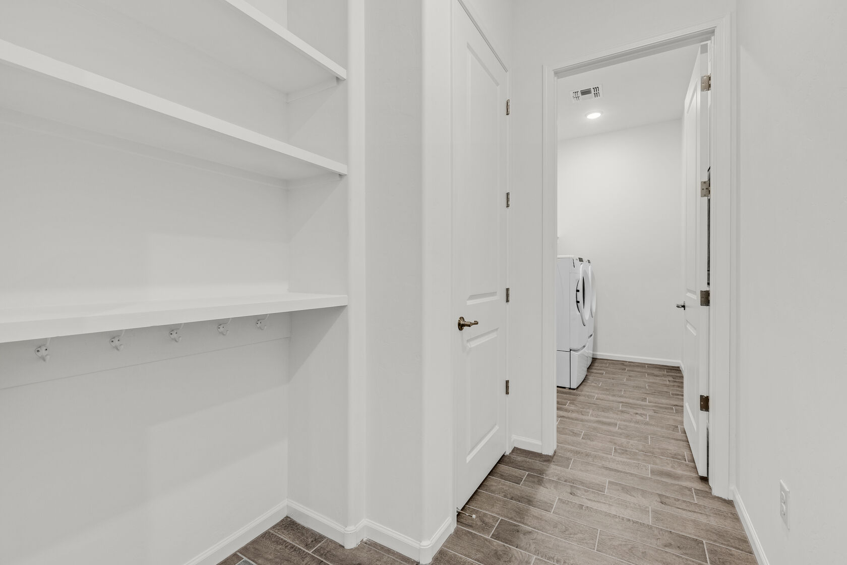 Stop & Drop/Laundry Area