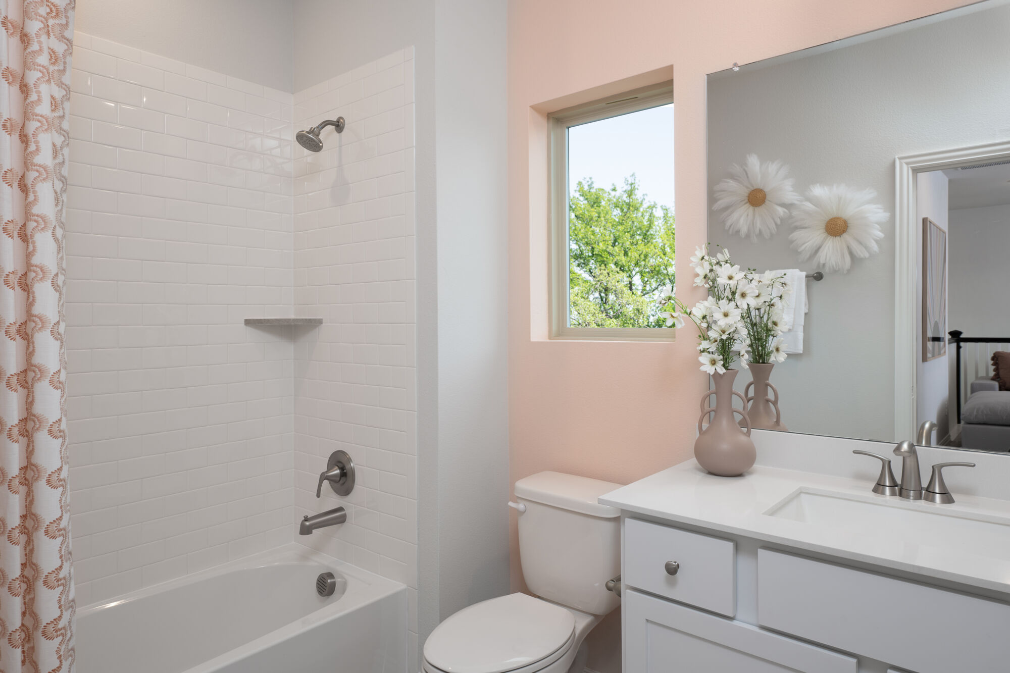 Photo representation of the Bonhill model. Colors, finishes and options will vary.