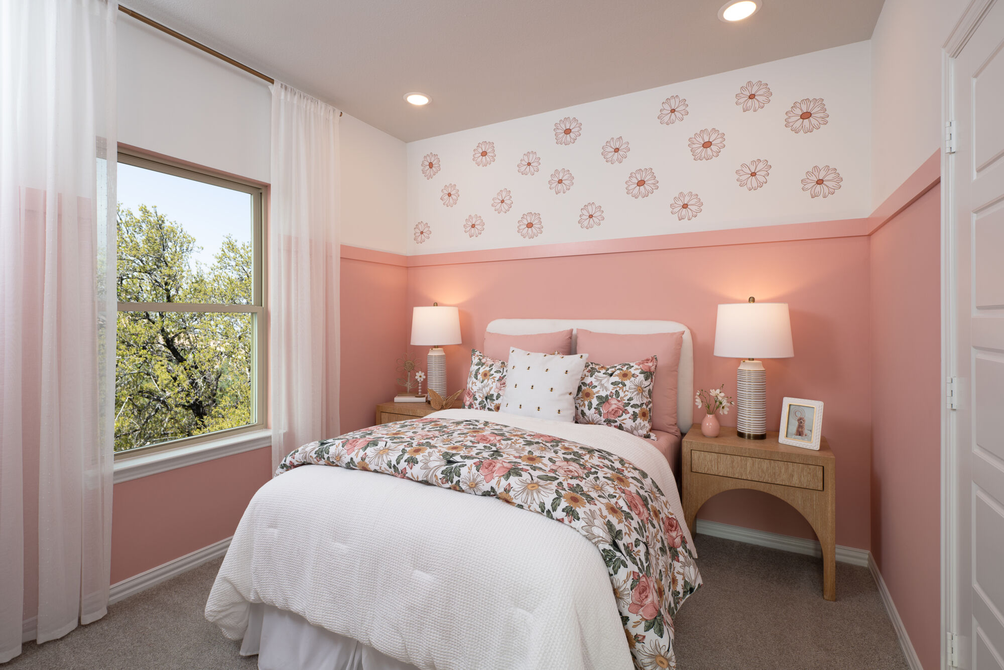 Photo representation of the Bonhill model. Colors, finishes and options will vary.